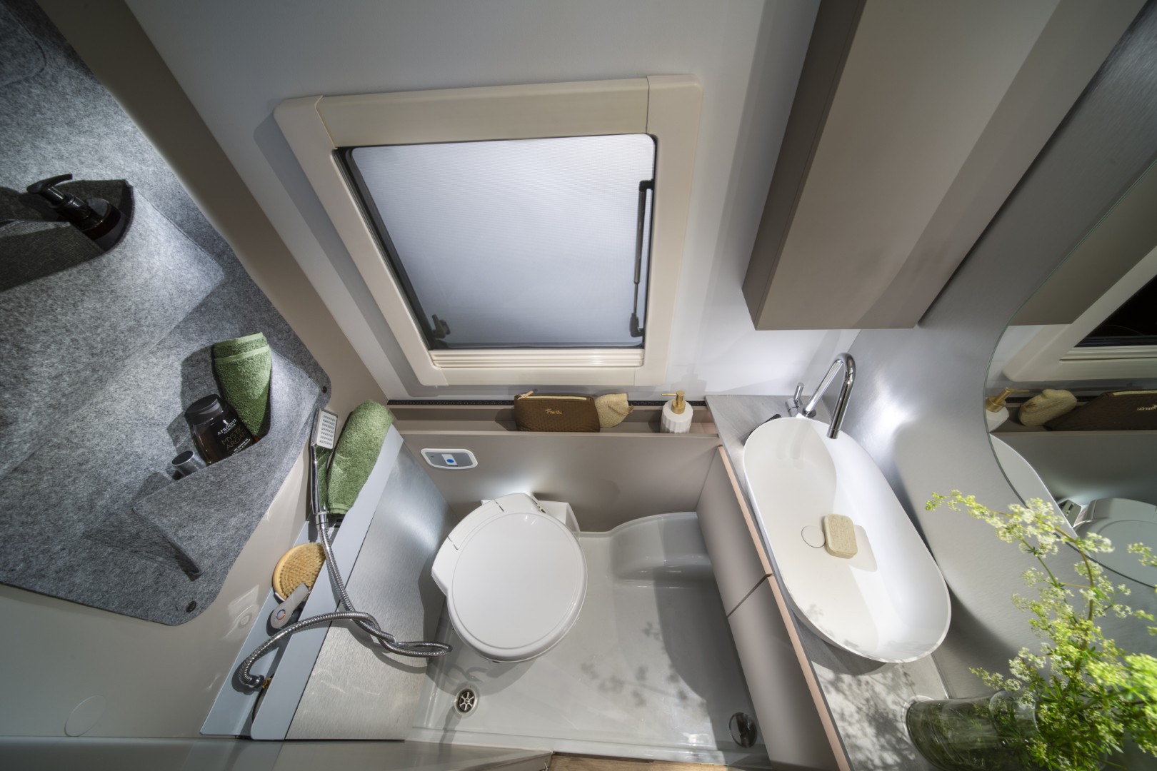 Salle de bains combinée avec lavabo Adria Alpina