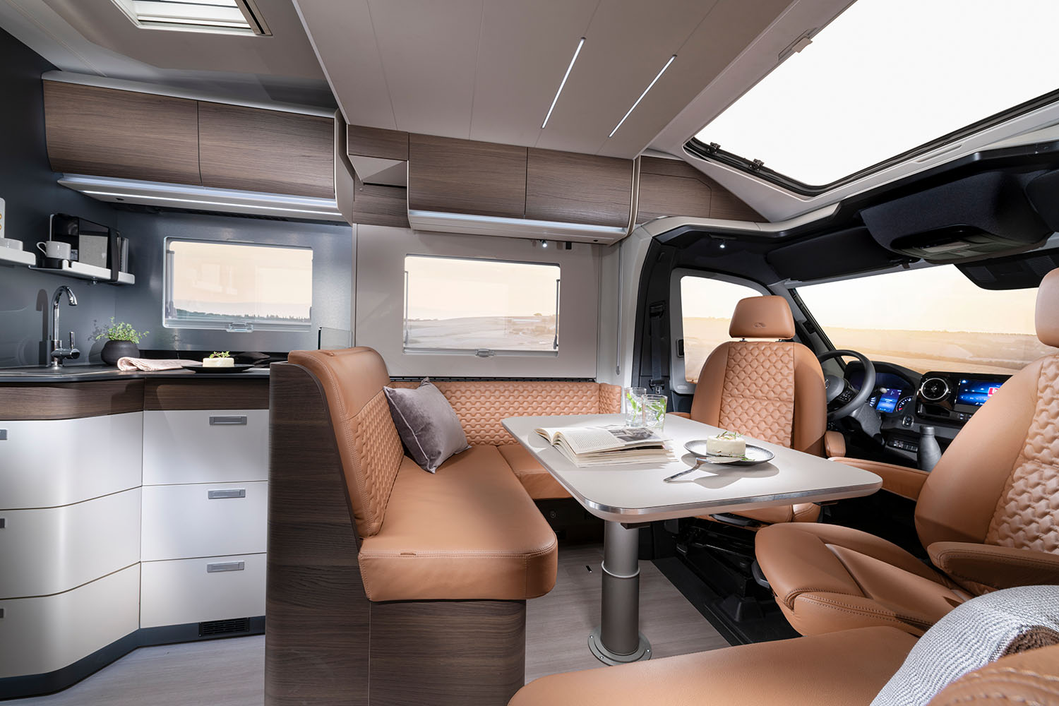 Adria Matrix Supreme MB avec boiseries foncées