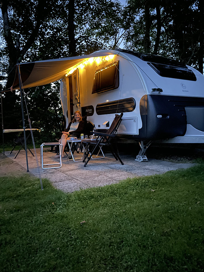 Adria Action Sports campingliv med ljusslinga