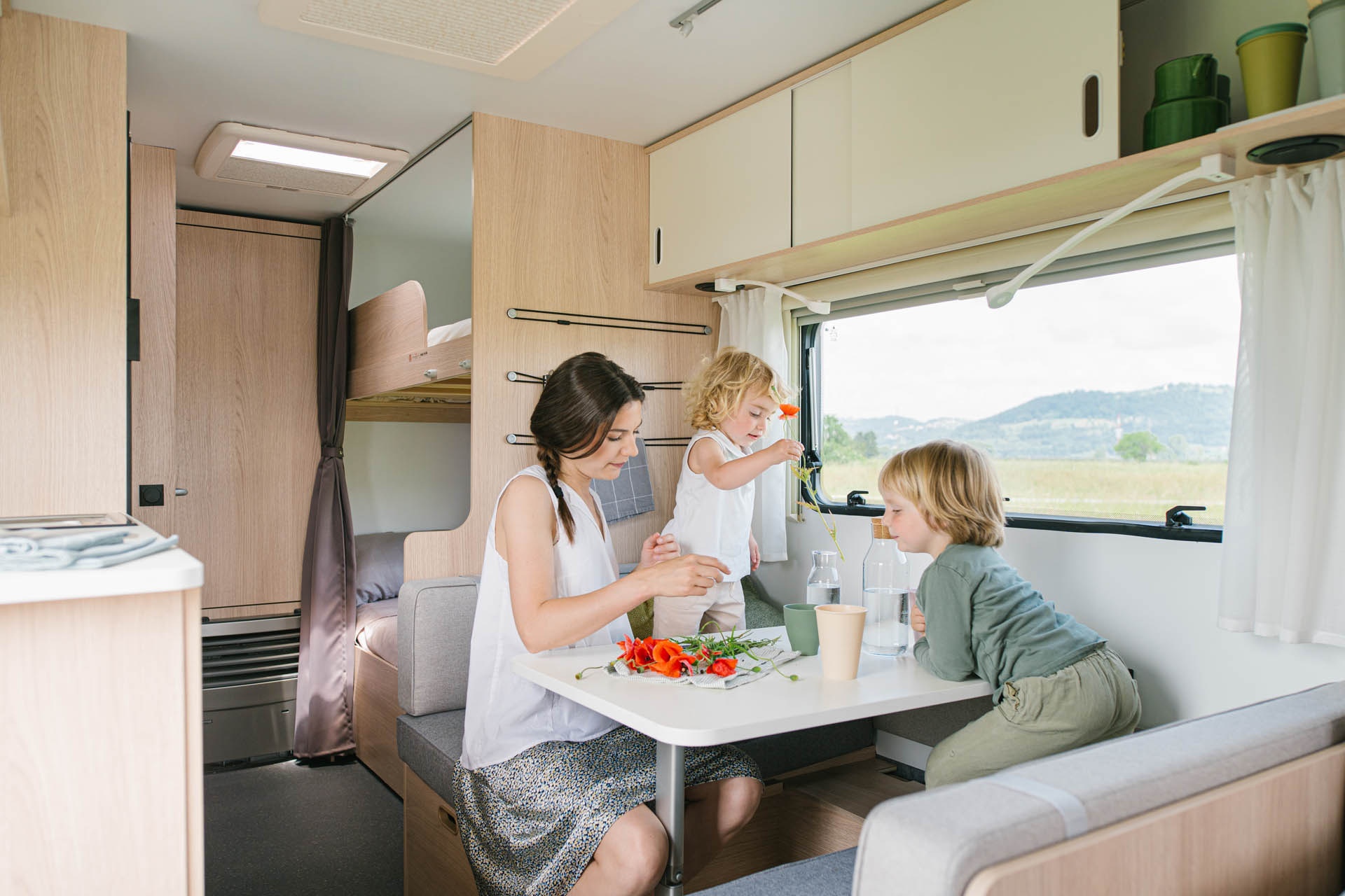 Aviva 522 PT met stapelbed voor 2 of 3 kinderen en ruime middendinette