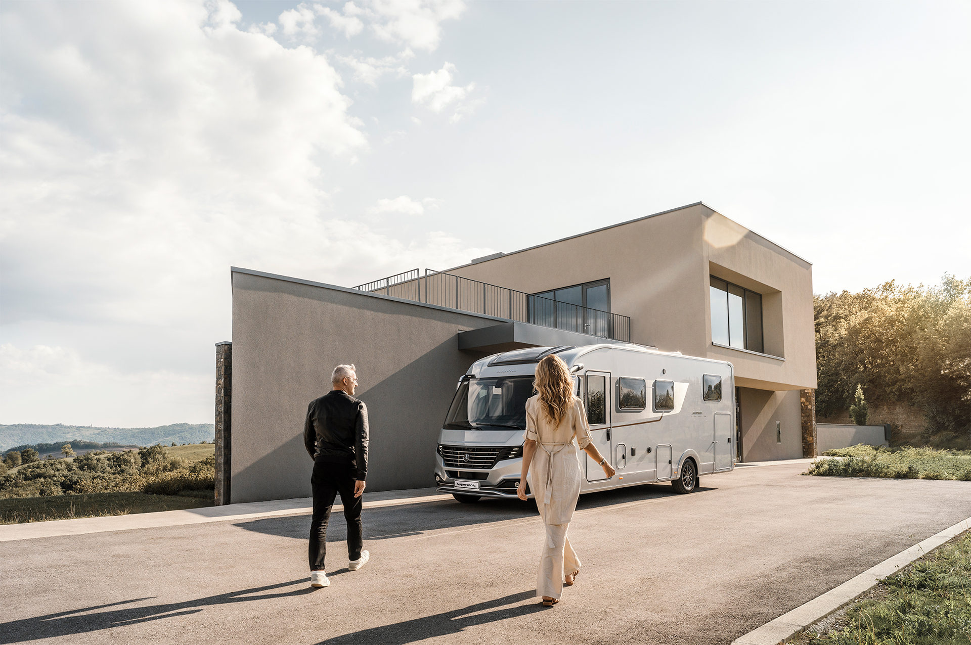 Le modèle haut de gamme de la gamme de camping-cars Adria, le Supersonic, sur châssis Mercedes-Benz