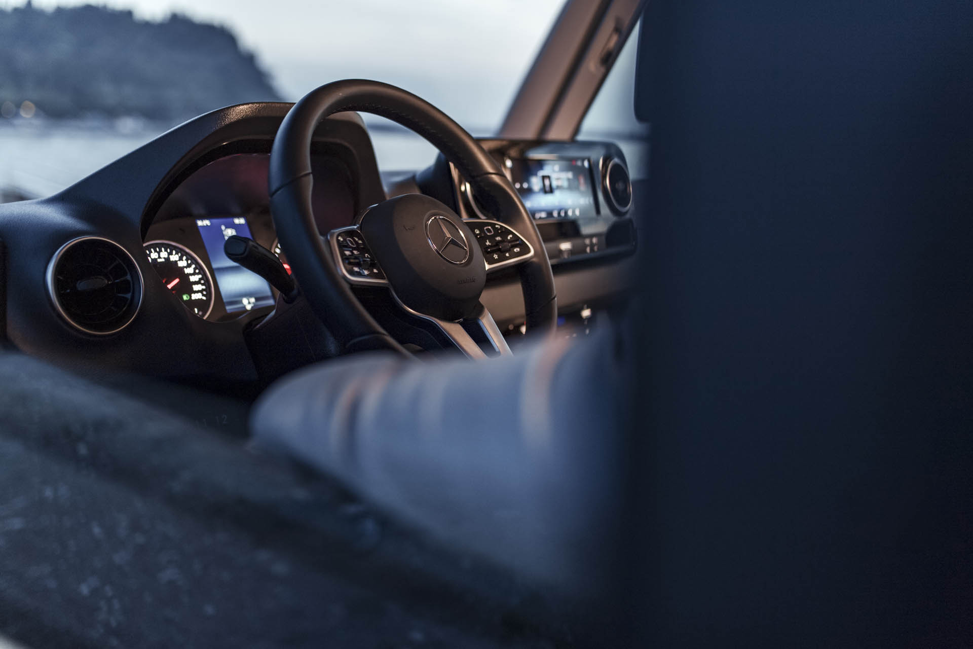 Équipé des systèmes d'aide à la conduite de pointe de Mercedes-Benz
