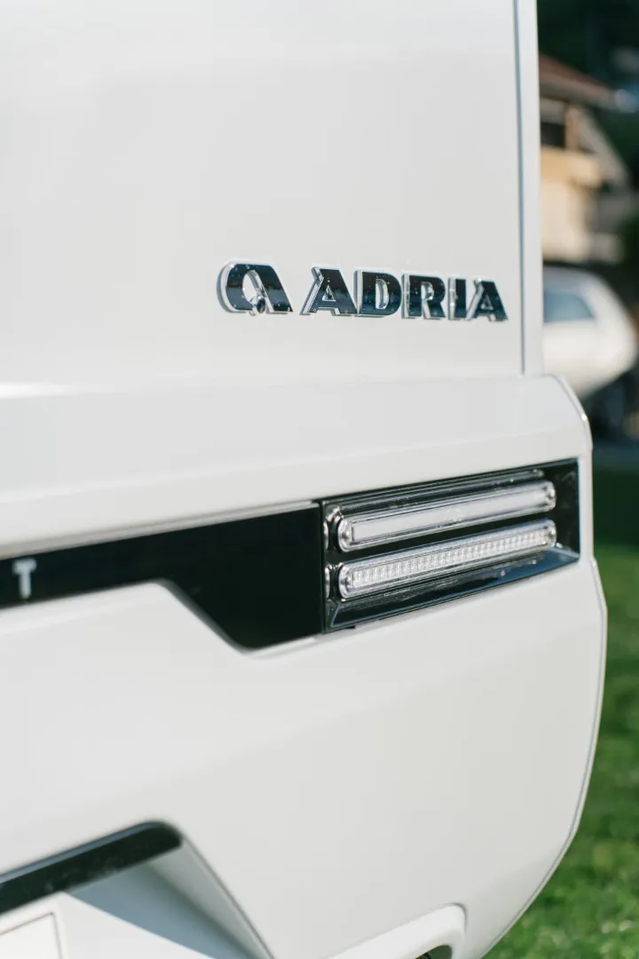Karakteristiske baklykter på Adria Compact 2027