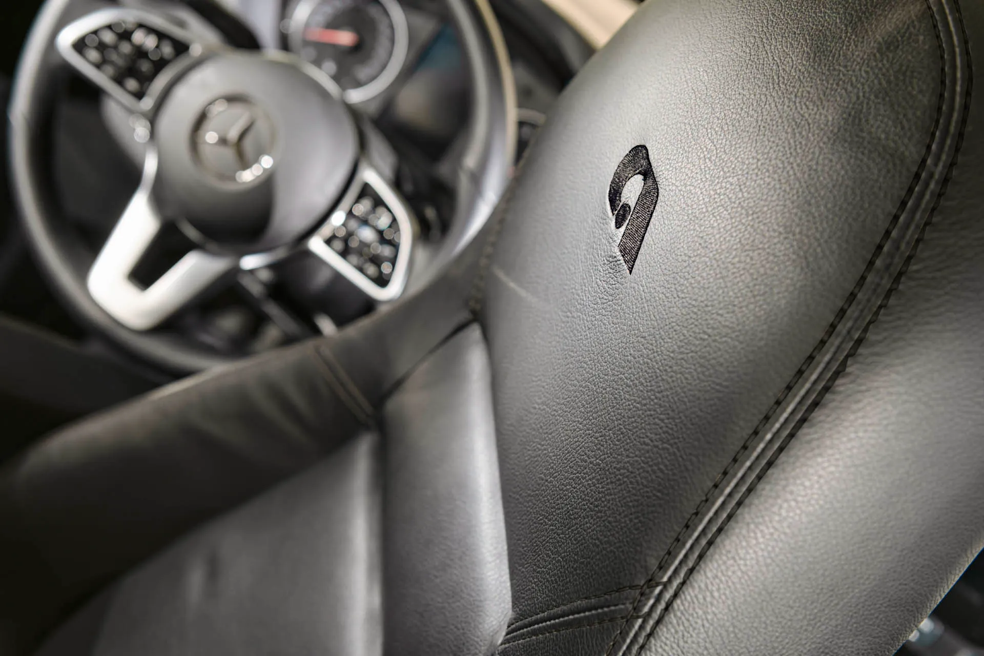 Helintegrert bobil bygget på Mercedes-Benz