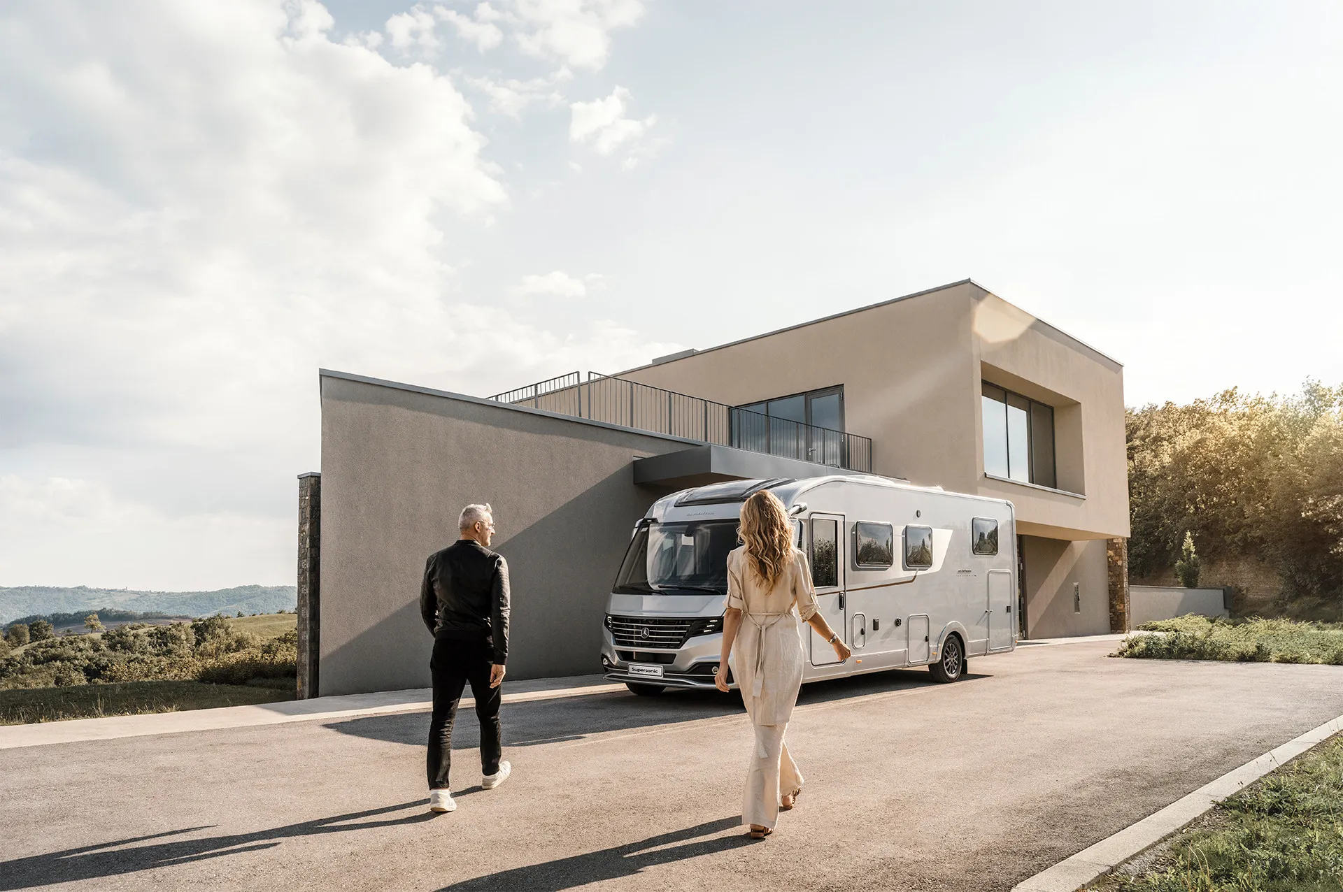 Adria Supersonic helintegrert bobil