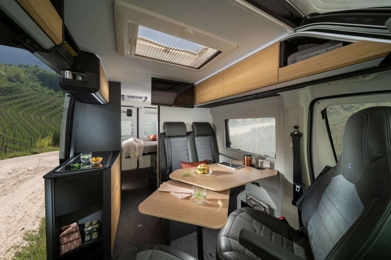 Interiör i Adria Twin Supreme van