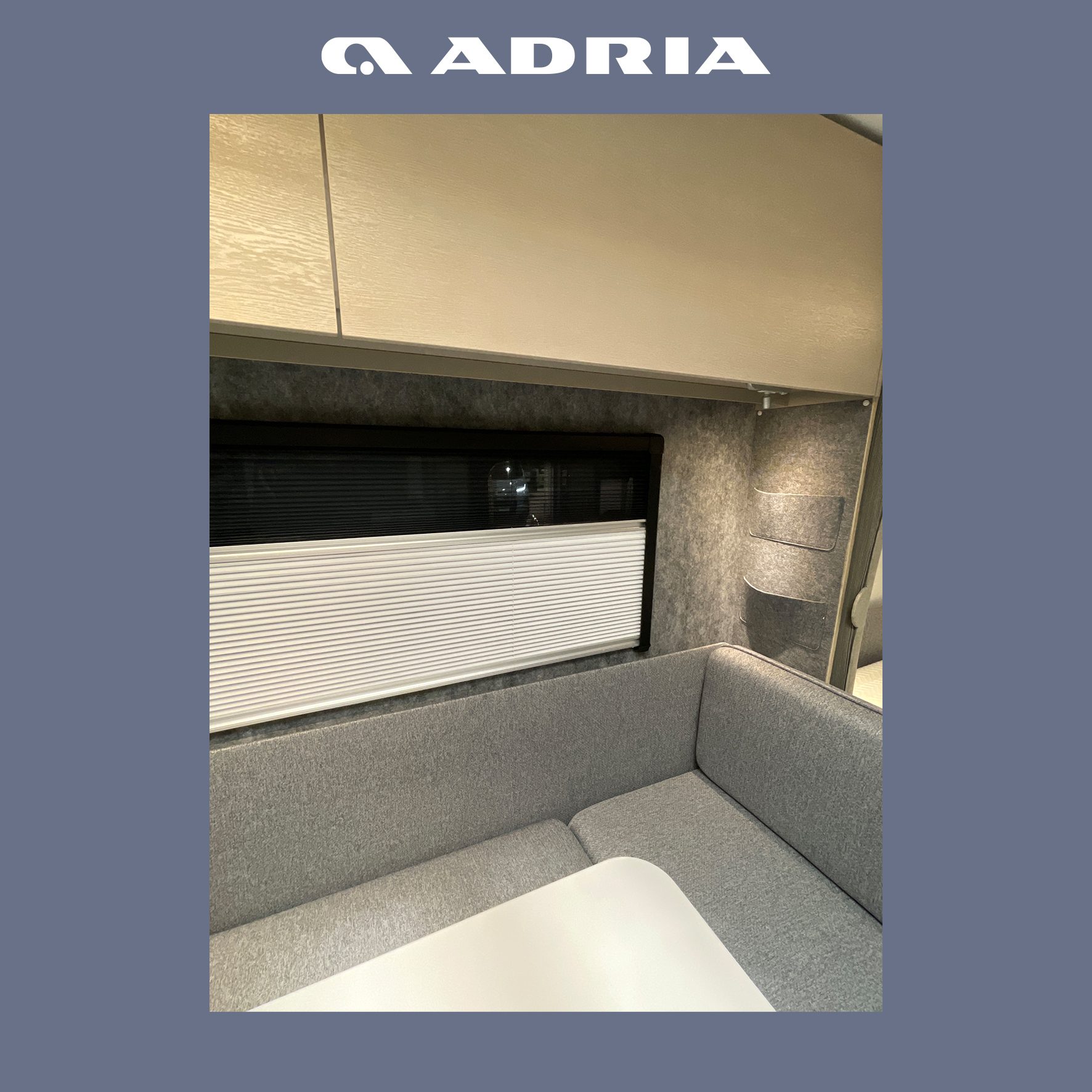 Vilt-achtig behang in Adria Altea caravan